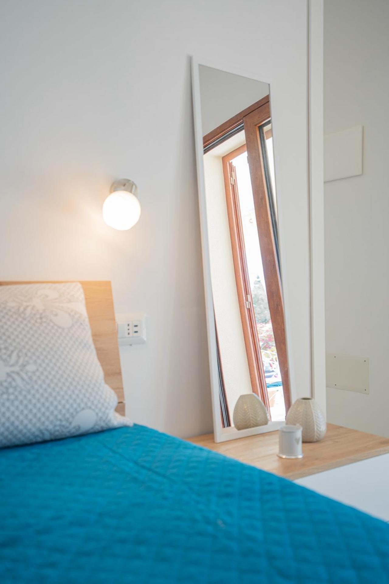 Ambra Holiday Rooms - Rooms & Beach ซาน เตโอโดโร ภายนอก รูปภาพ