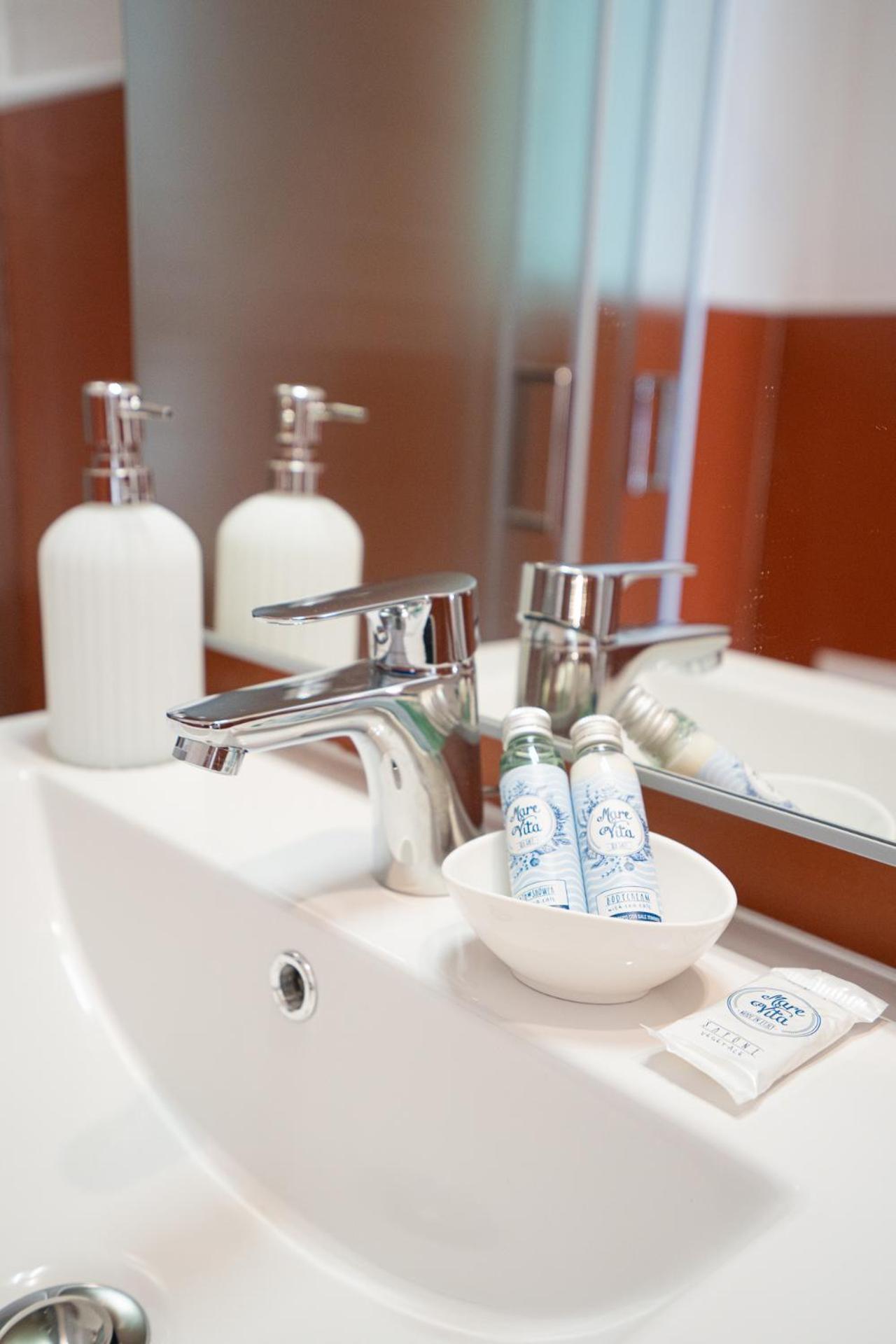 Ambra Holiday Rooms - Rooms & Beach ซาน เตโอโดโร ภายนอก รูปภาพ