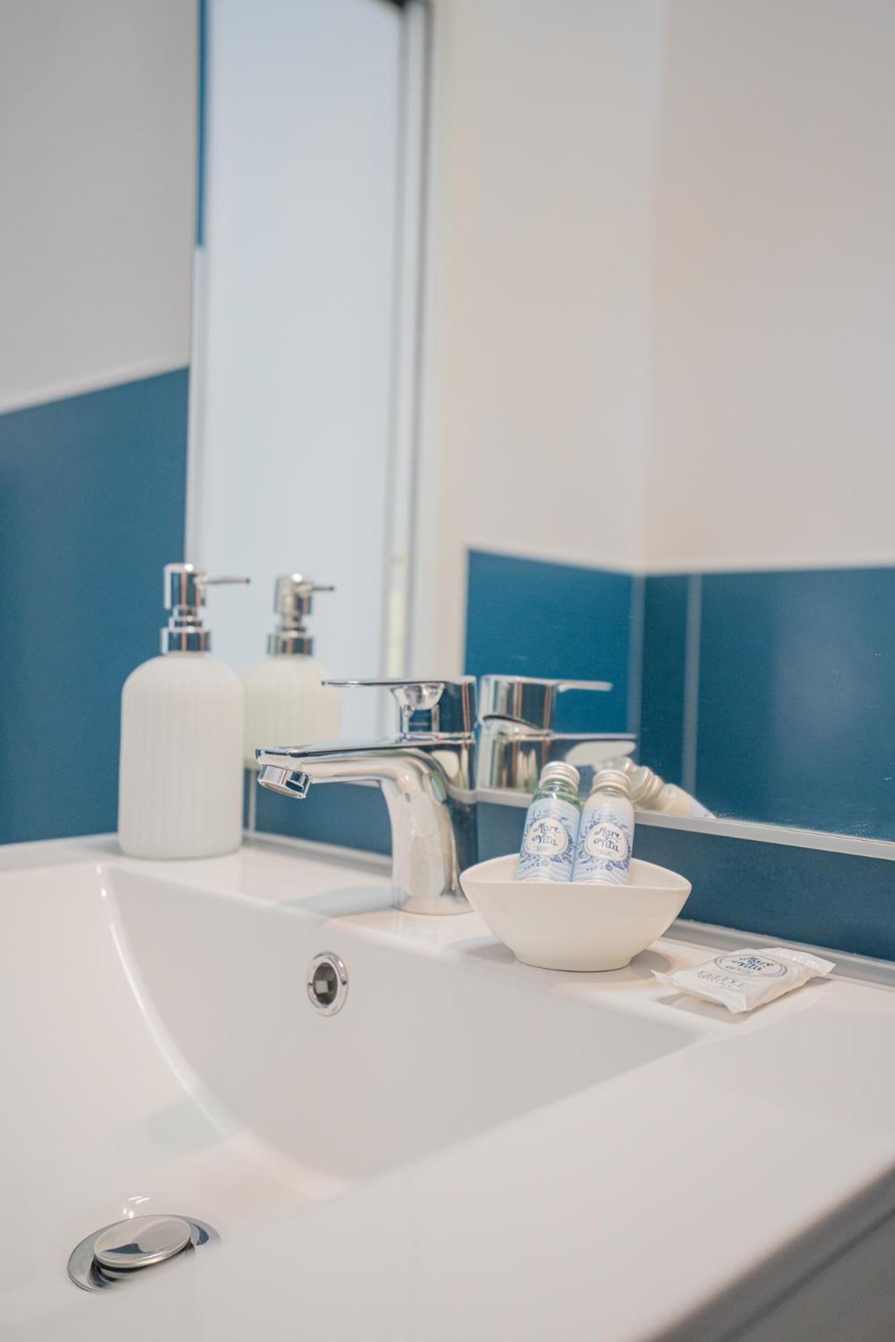 Ambra Holiday Rooms - Rooms & Beach ซาน เตโอโดโร ภายนอก รูปภาพ