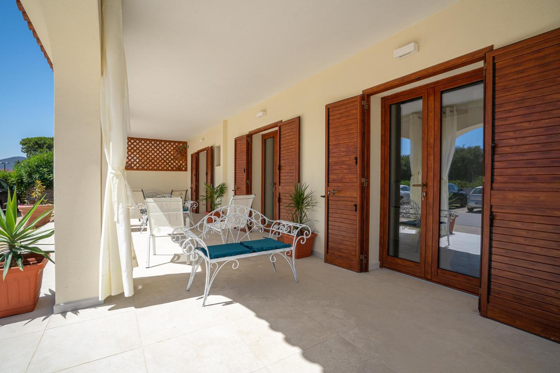 Ambra Holiday Rooms - Rooms & Beach ซาน เตโอโดโร ภายนอก รูปภาพ